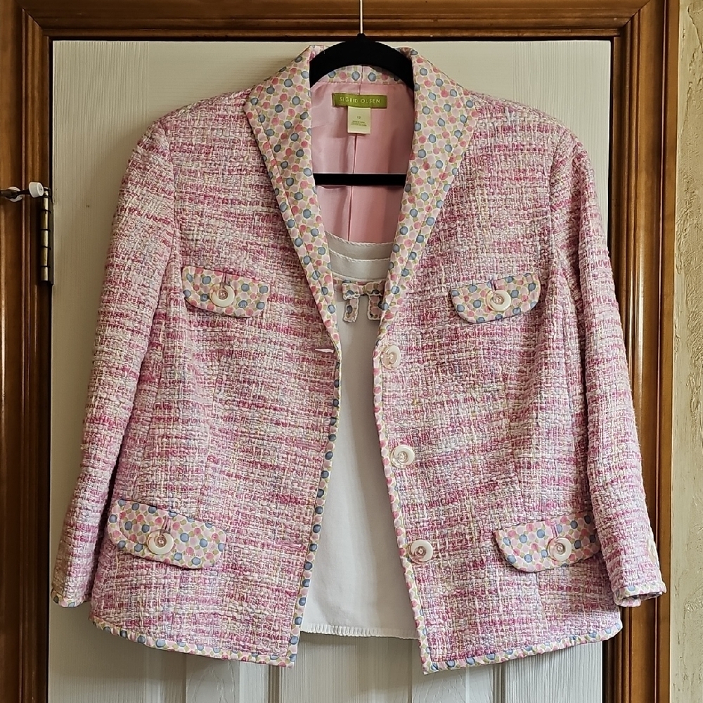 Chic Pink Tweed Women's Jacket and Matching Sleeveless Top
